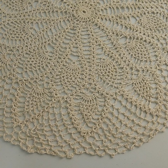 VINTAGE LARGE 23" CROCHET TABLE SCAPE CENTER PIECE GRANNYCORE, BOHO, HANDCRAFTED - Picture 6 of 9